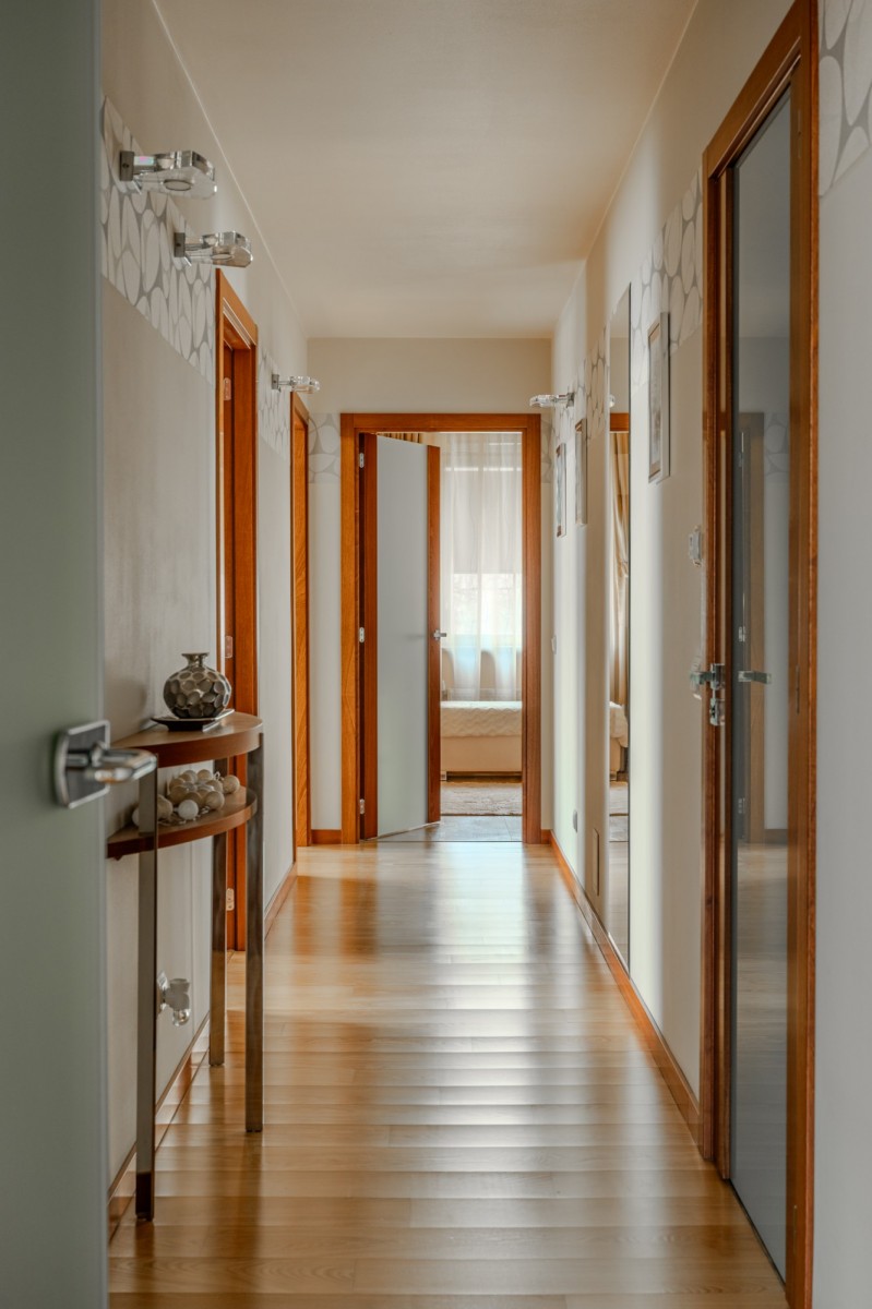 Atrakcyjny apartament w budynku z basenem — zdjęcie 3