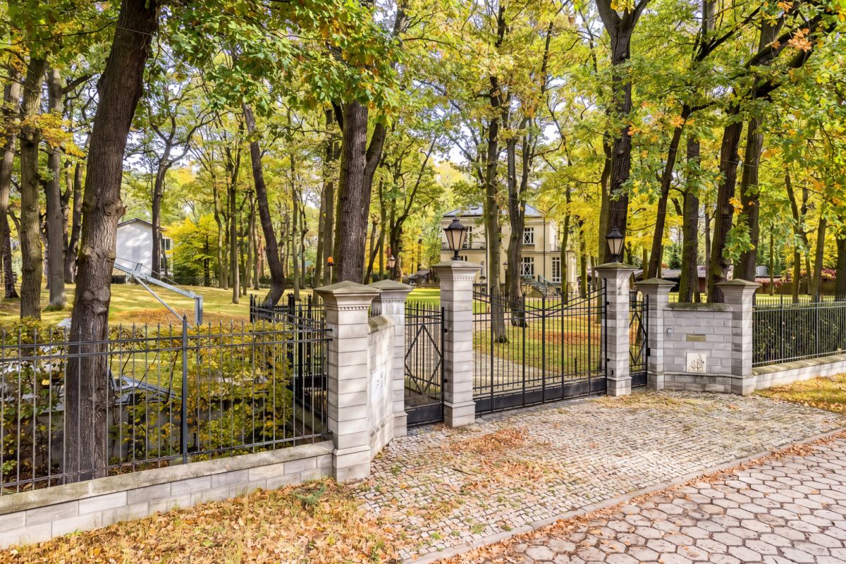 Historyczna rezydencja z prywatnym parkiem — zdjęcie 3