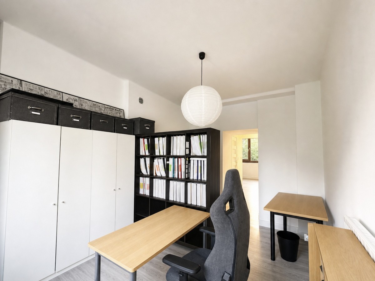 Balkon, zieleń i wysokie wnętrza | 2 pokoje przy Ł — zdjęcie 1