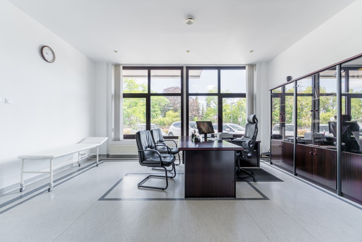 Lokal komercyjny 134 m² | Witryny | Metro Ulrychów — zdjęcie 1