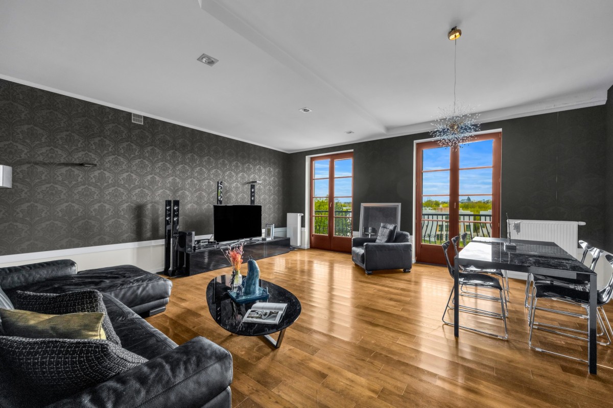Nowoczesny apartament 4-pokojowy na Mokotowie — zdjęcie 1