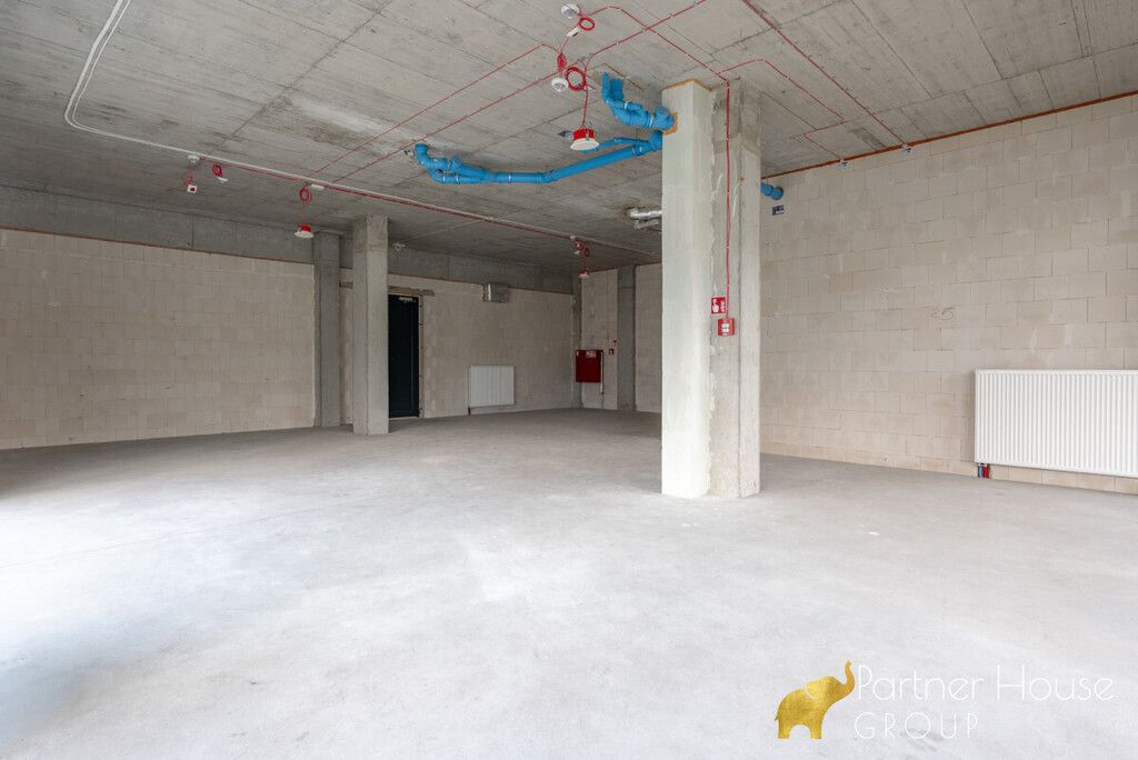 Lokal 103m2  Narożny  Duże witryny  Dwa wejścia — zdjęcie 4