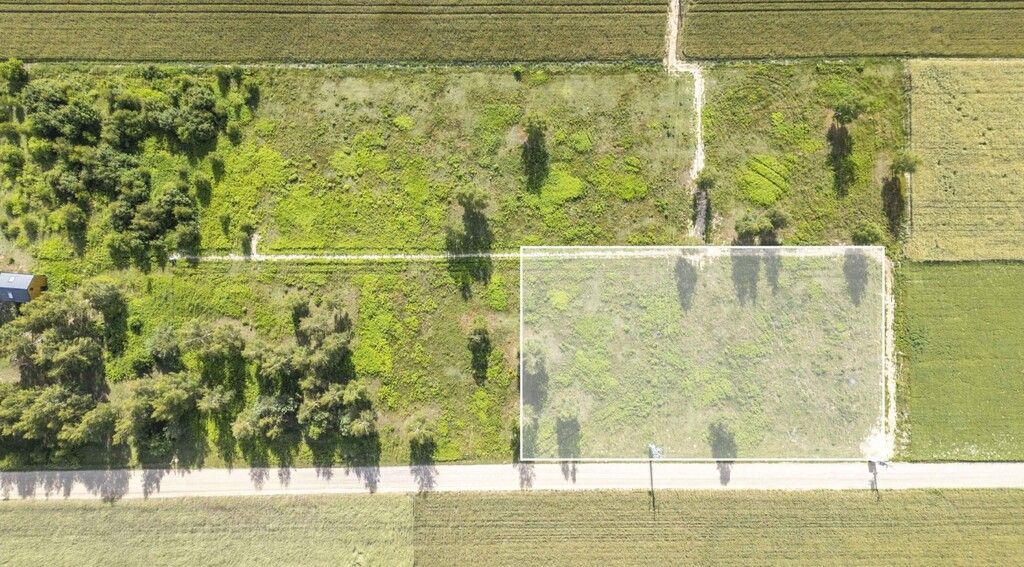 Urokliwa działka 3000 m² z WZ na 3 domy — zdjęcie 2