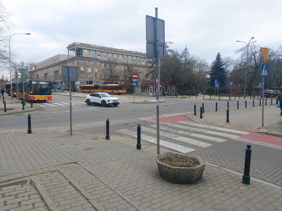 Rozkładowe, ciche  3 pokojowe przy Placu Hallera — zdjęcie 4