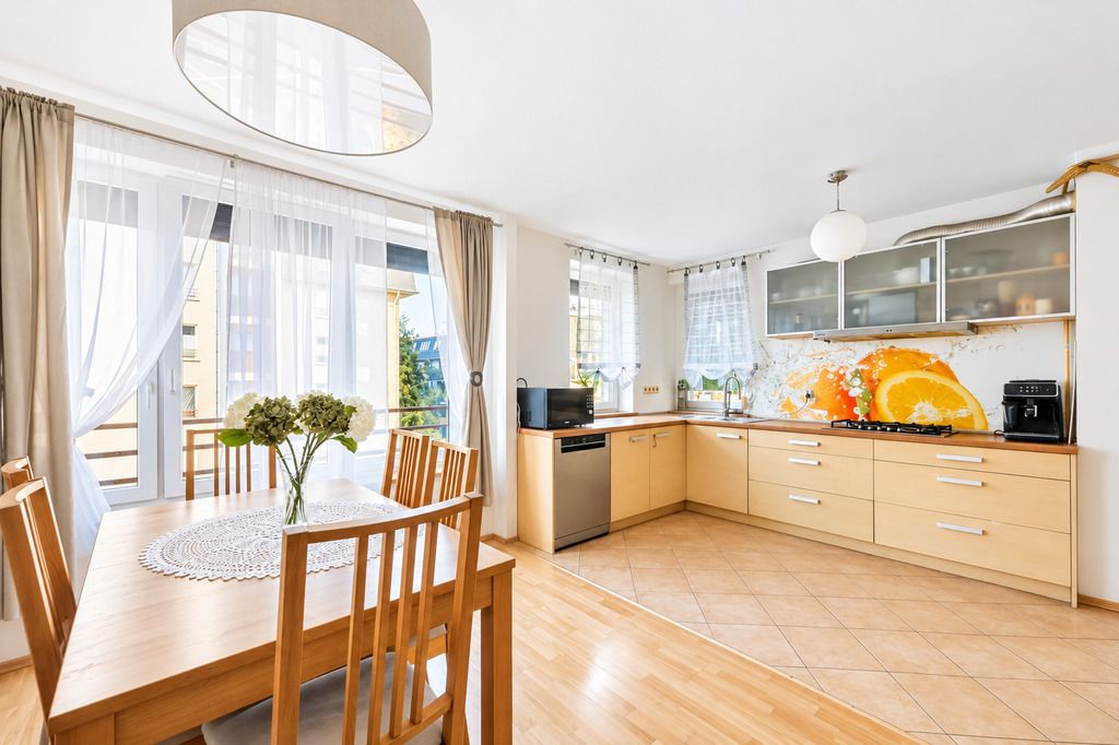 84,4 m²  Dwupoziomowe  Balkon  3 pokoje  gabinet — zdjęcie 1