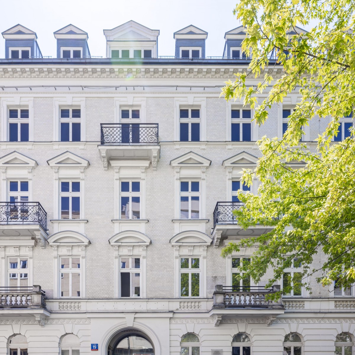 Piętro w kamienicy po renowacji przy Pl. 3 Krzyży — zdjęcie 2