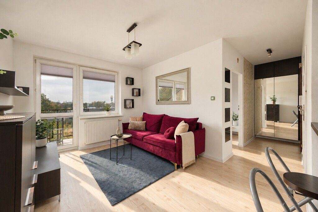 2 pokoje  Balkon  Garaż  Ogrodzone osiedle — zdjęcie 1